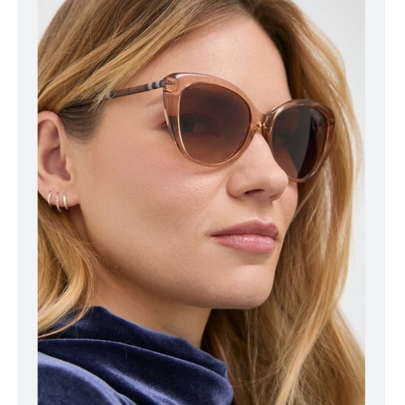 Burberry Sunglasses, New 235 - Picture 1 of 6